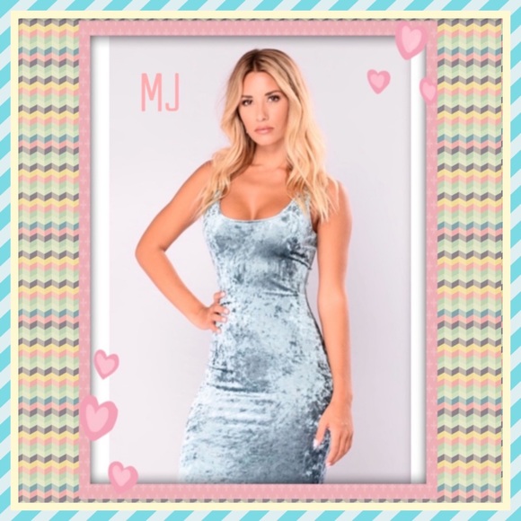 🎀Velvet Dress🎀 - Picture 2 of 4